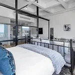 Stylish Urban Studio At One On Thibault